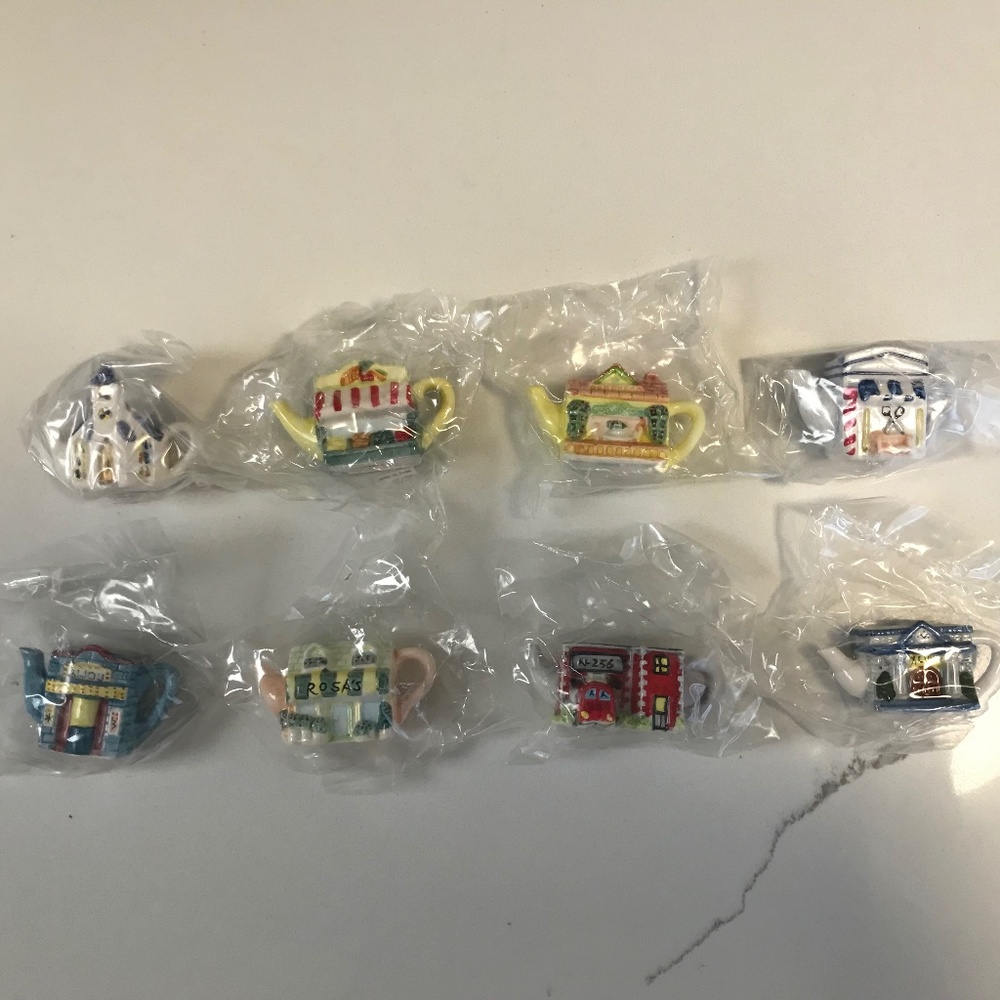 Red Rose 1997 Complete Roseville Series Teapot Figurine Collection Set of 8 NIP
